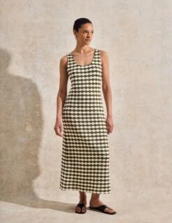 Knitted Geometric Scoop Neck Midaxi Slip Dress