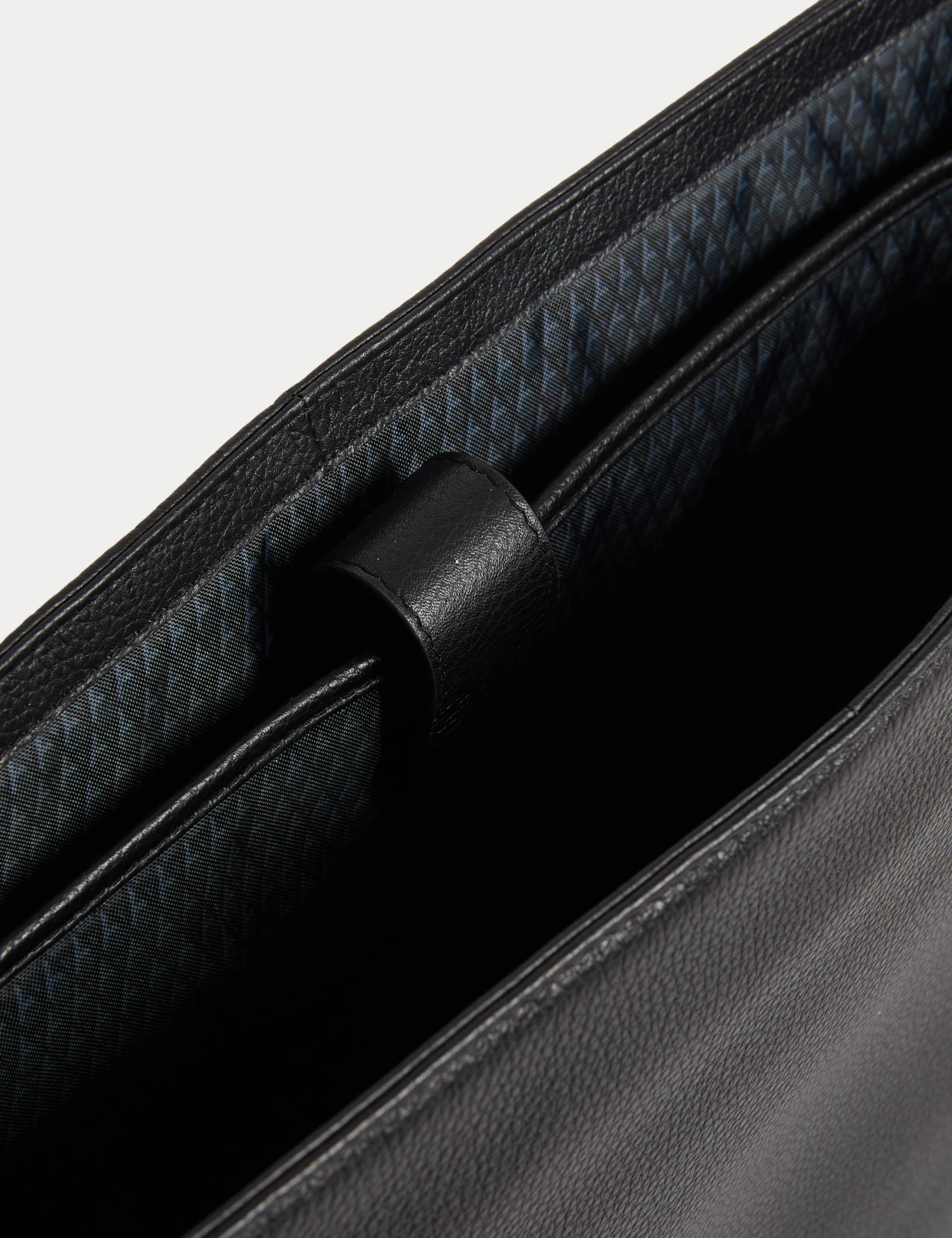 Leather Pebble Grain Messenger Bag 4 Leather Pebble Grain Messenger Bag - Image 4