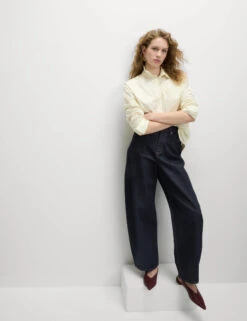 Relaxed Mid Rise Barrel Jeans