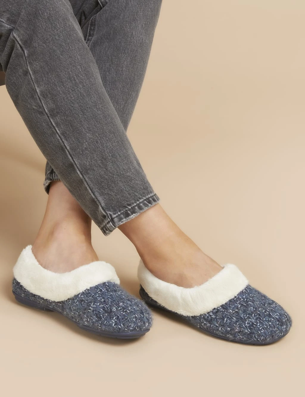 Jones Bootmaker Faux Fur Lined Round Toe Slippers 11 Jones Bootmaker Faux Fur Lined Round Toe Slippers - Image 11