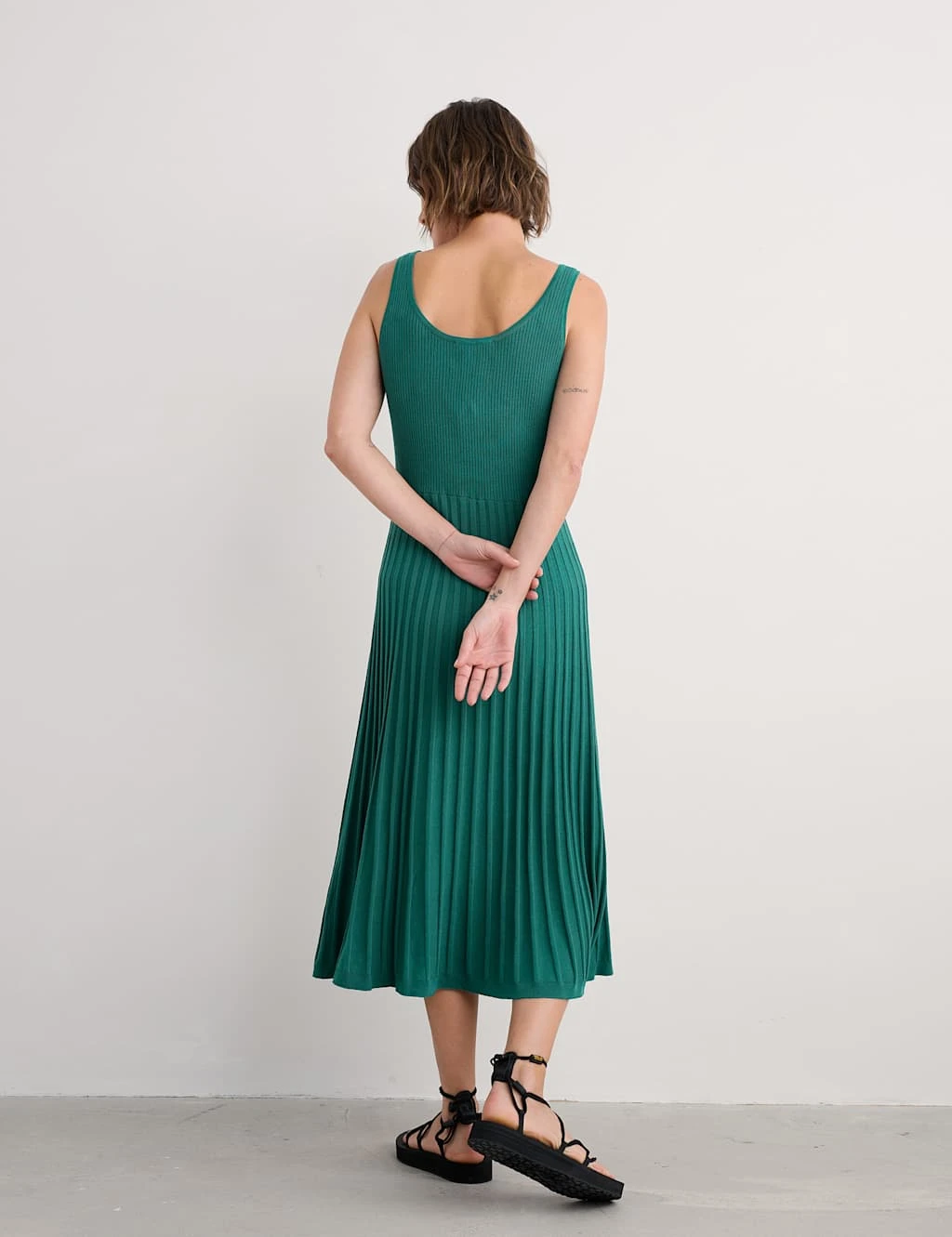 Knitted Scoop Neck Midi Skater Dress 7 Knitted Scoop Neck Midi Skater Dress - Image 7